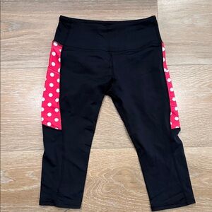 Black Capri Minnie Mouse Leggings with Red Polka Dot Side Panels/Pockets. XS.